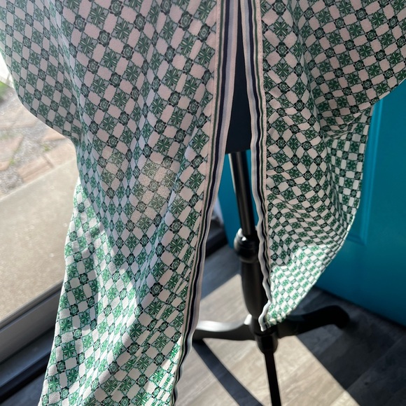 Size large max studio women’s top. - Picture 6 of 7